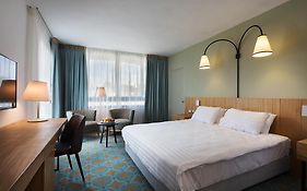 מלון שבע קשתות